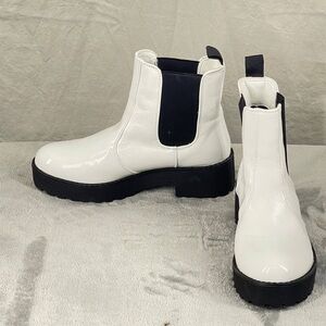 Dirty Laundry Maps Round Toe Chelsea  Womens White Casual Boots Sz 7.5M Gorpcore